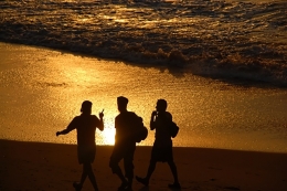 8 Ways to Turn a Family Walk into an Adventure Walk