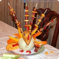 Thanksgiving Centerpiece: Creative Turkey Fruit, Veggie & Cheese Sculpture