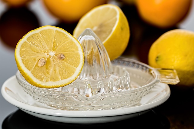 How to Clean a Microwave with Lemon Juice