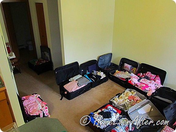 Packing Suitcases (5)-HEA